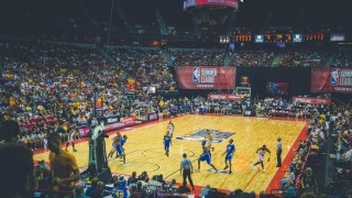 世俱杯直播-篮球比赛中球员攻防转换速度对回合效率的决定性影响